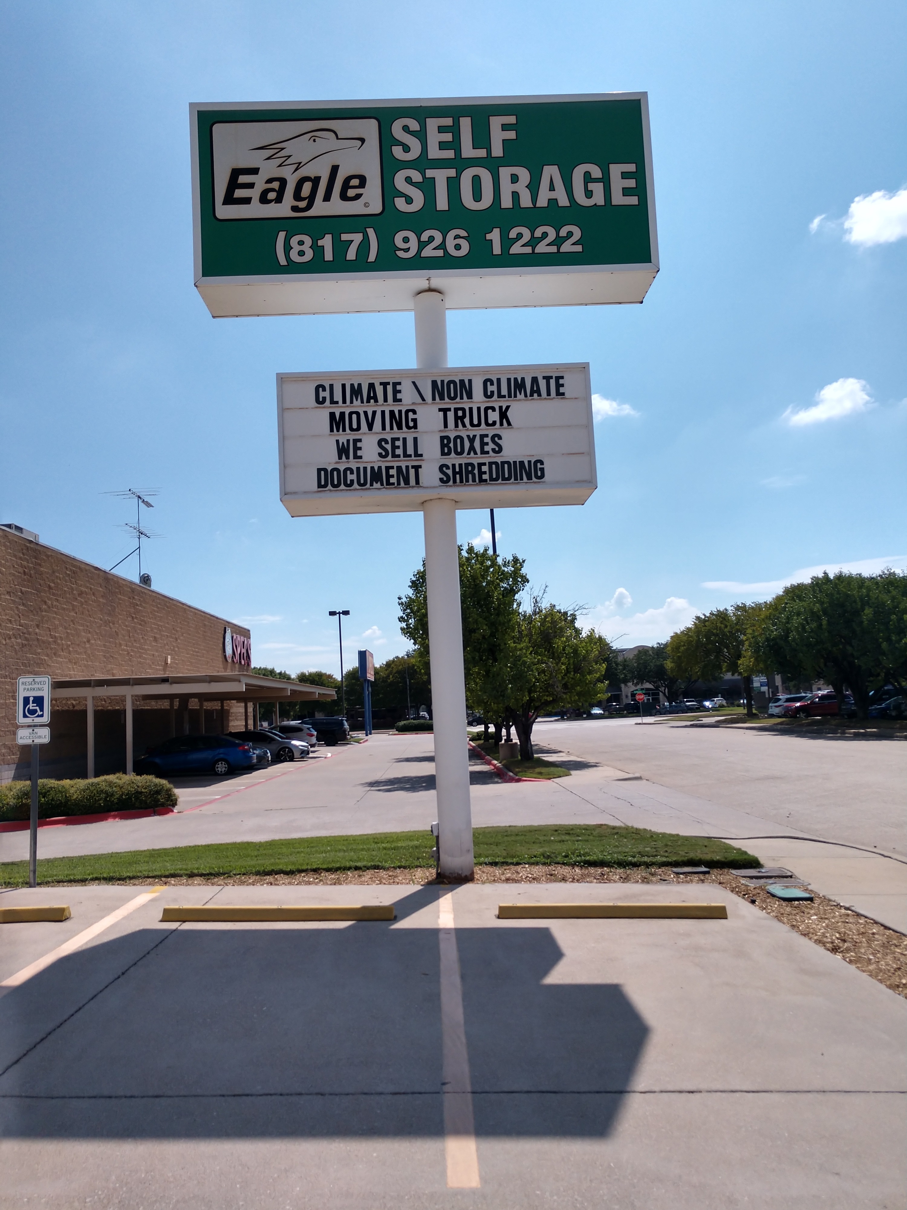 eagle self storage plenty of parking onsite